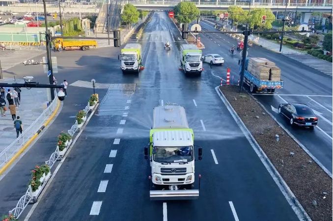 路面见本色丨jiuyou.com九游环境新能源环卫装备服务上海进博会！